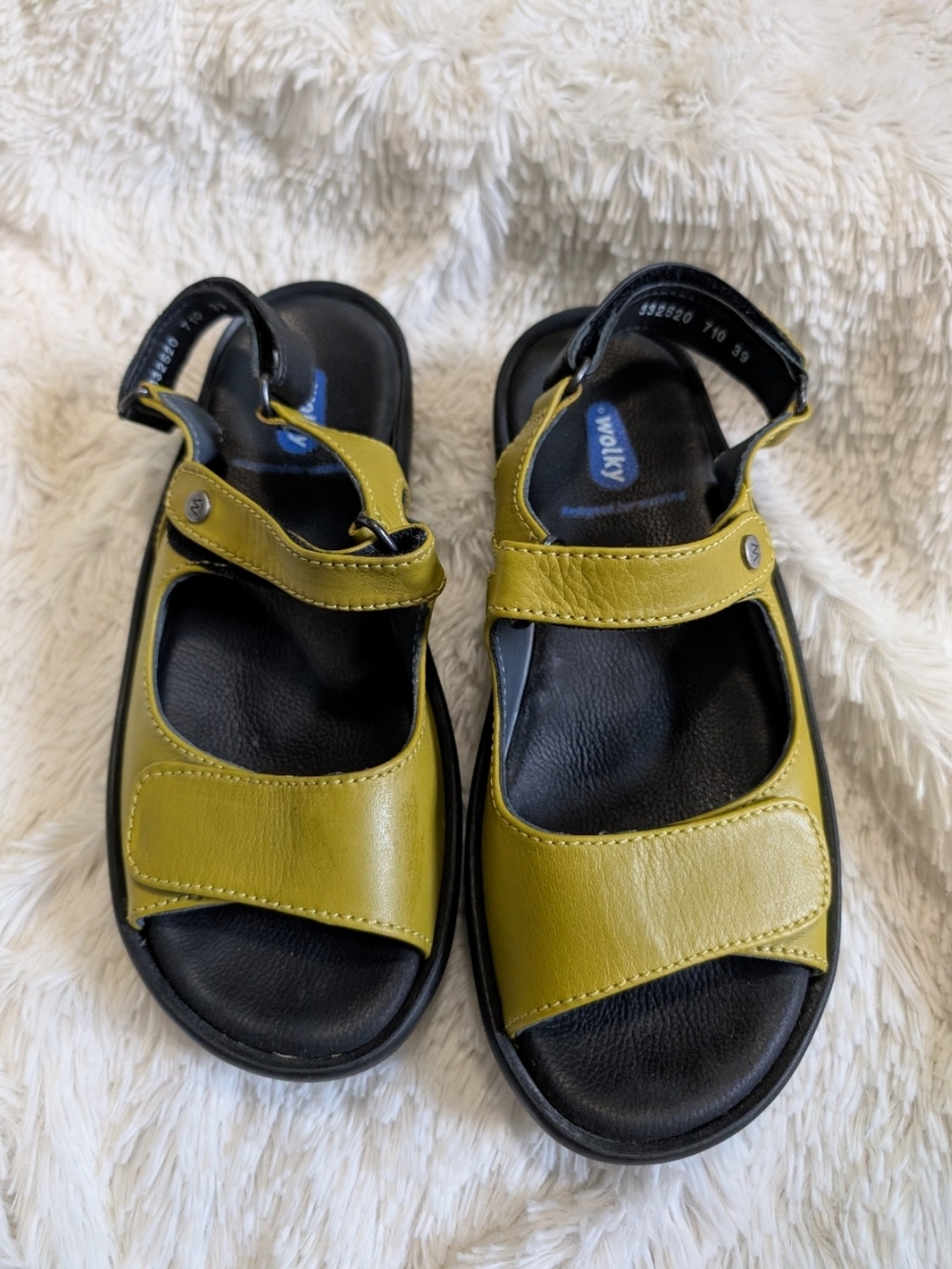 Wolky Jewel Chartreuse Green Leather Strappy Women's Sandals Size 39/8